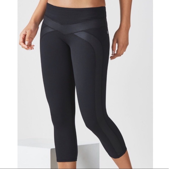 Fabletics - Provence Capri Leggings - Black - Picture 2 of 5